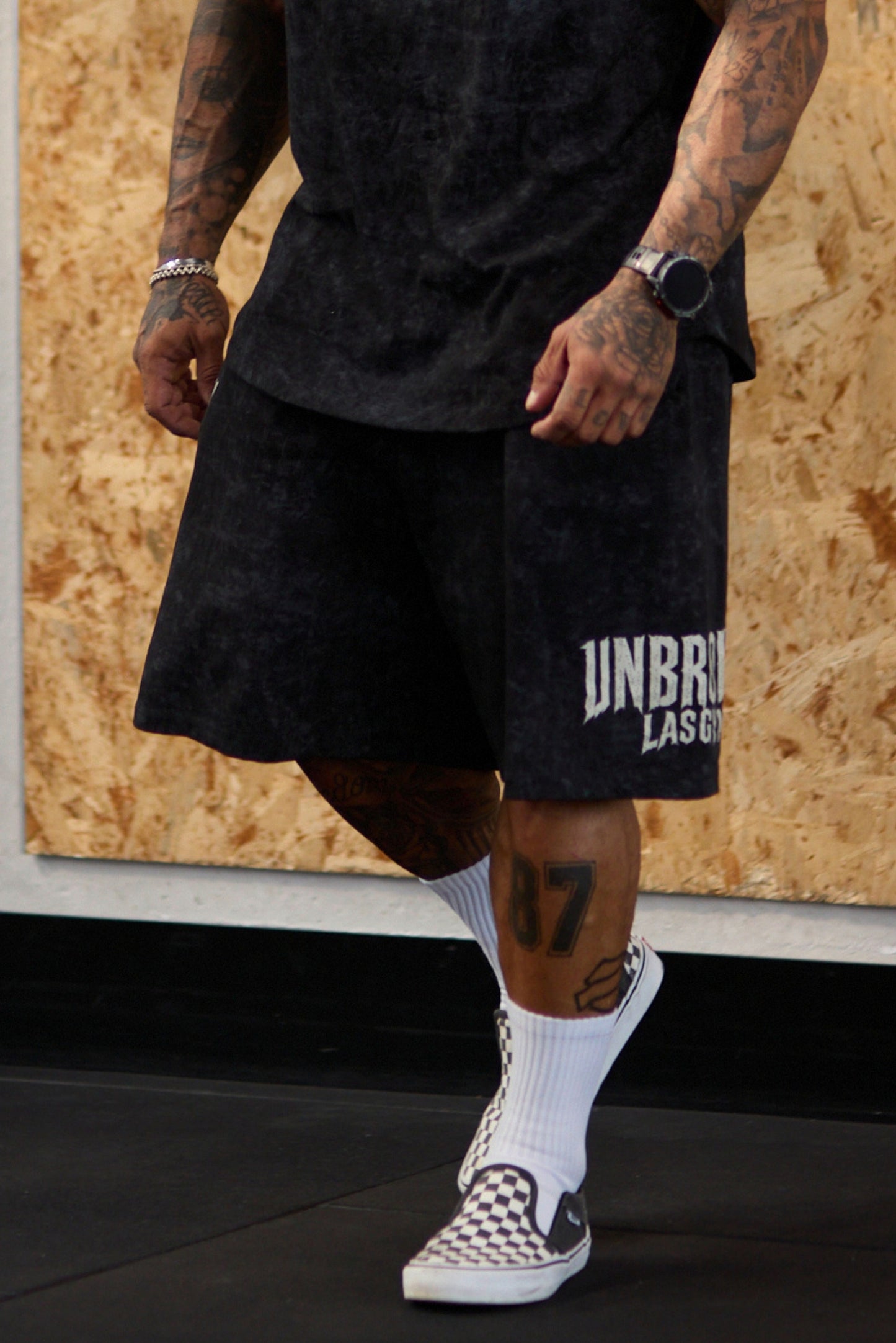 Shorts Over Delavè Unbroken