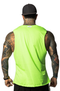 Camiseta sin mangas al atardecer