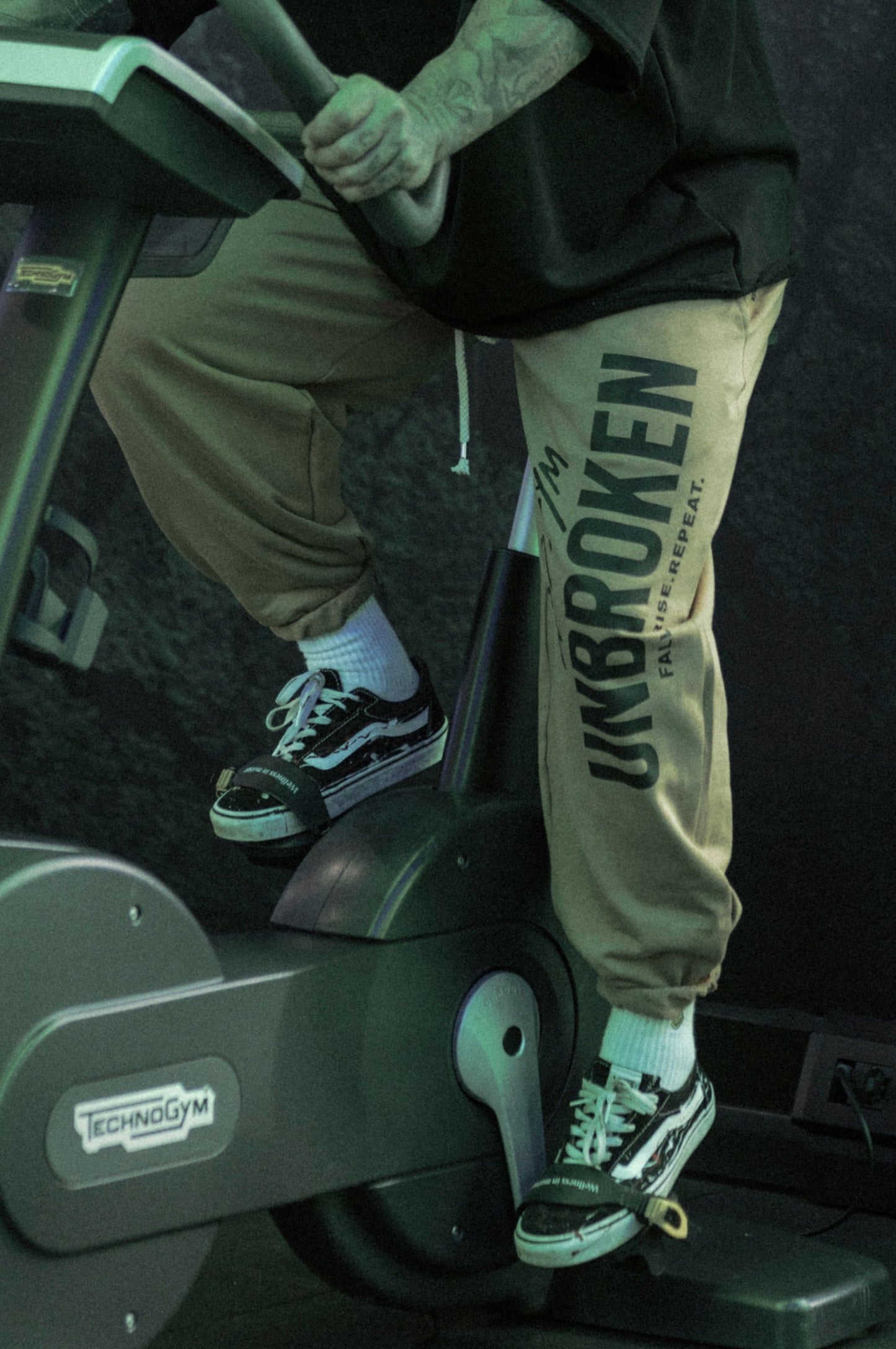 Pantalone Over UNBROKEN