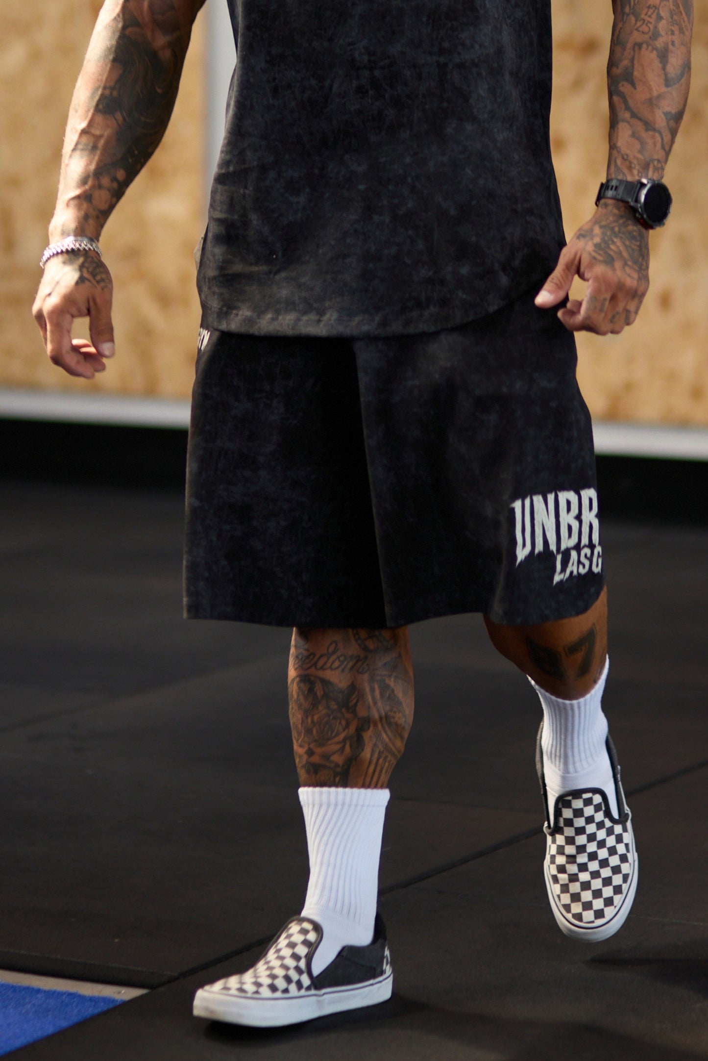 Shorts Over Delavè Unbroken